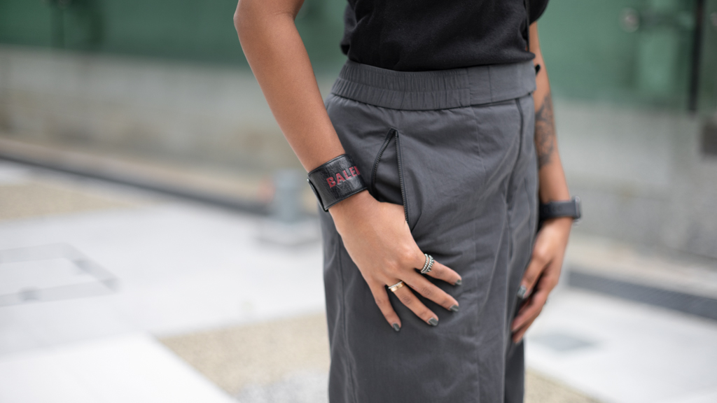 Rynthia-Banking-Top_COS-Pants_COS-Shoes_Bottega_Venetta-Bag_Givenchy-Bracelet_Balenciaga-Watch_Apple-Rings_VitaFede_APMMonaco_Cartier-UNIFORM-4