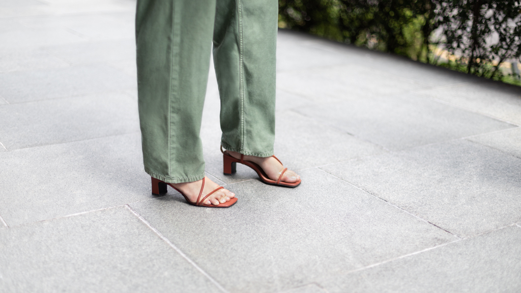 Min-Analyst-Top_Taobao-Shoes_Taobao-Bag_Celine-Watch_Tudor-09122021-4