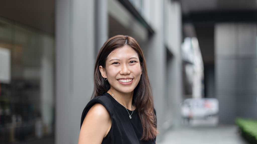 Min-Analyst-Top_Taobao-Shoes_Taobao-Bag_Celine-Watch_Tudor-09122021-5