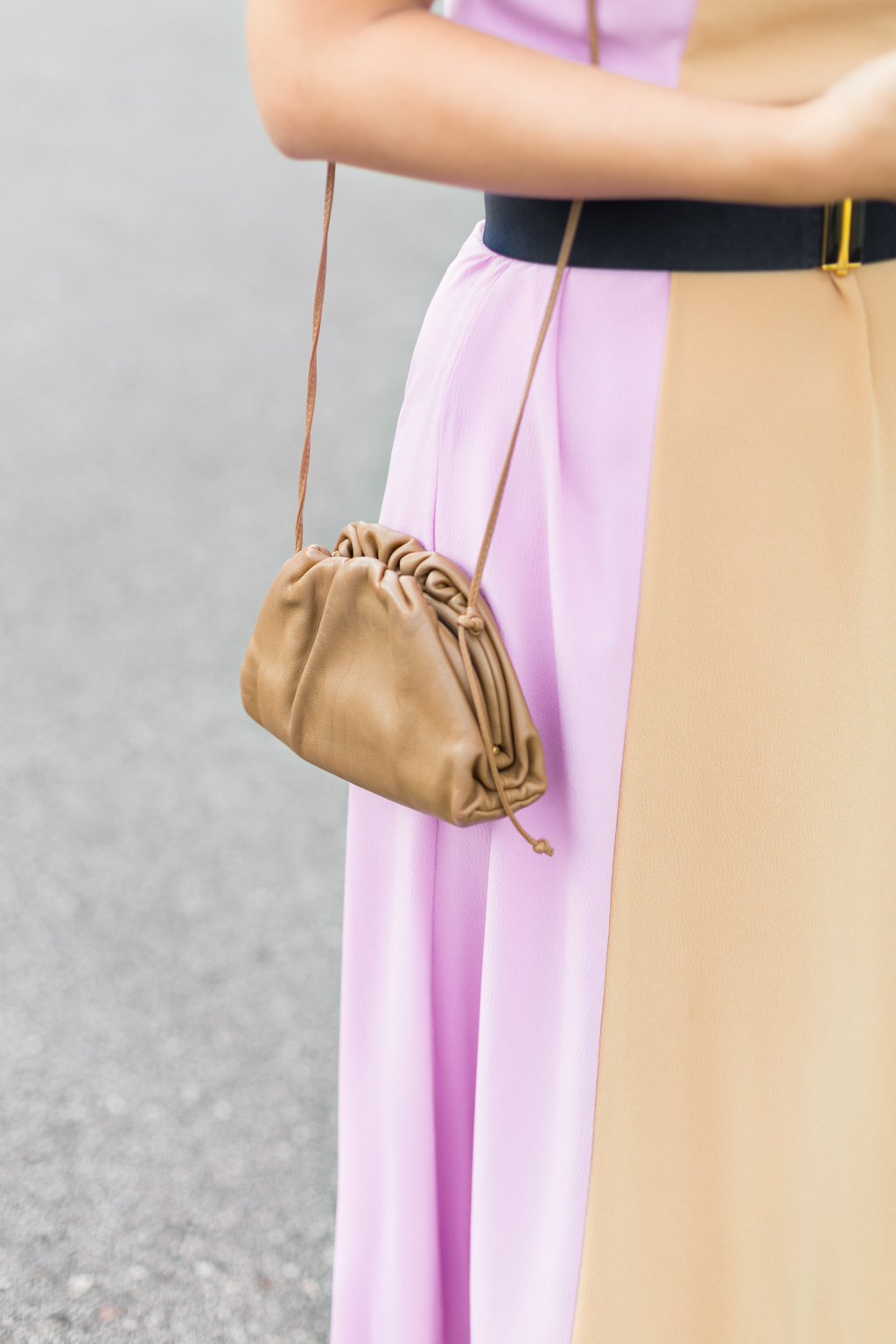 Jiwon-Interior_Designer-Dress_Marni-Belt_Marni-Bag_Bottega_Venetta-Shoes_Gioseppo-14012022-UNIFORM-4