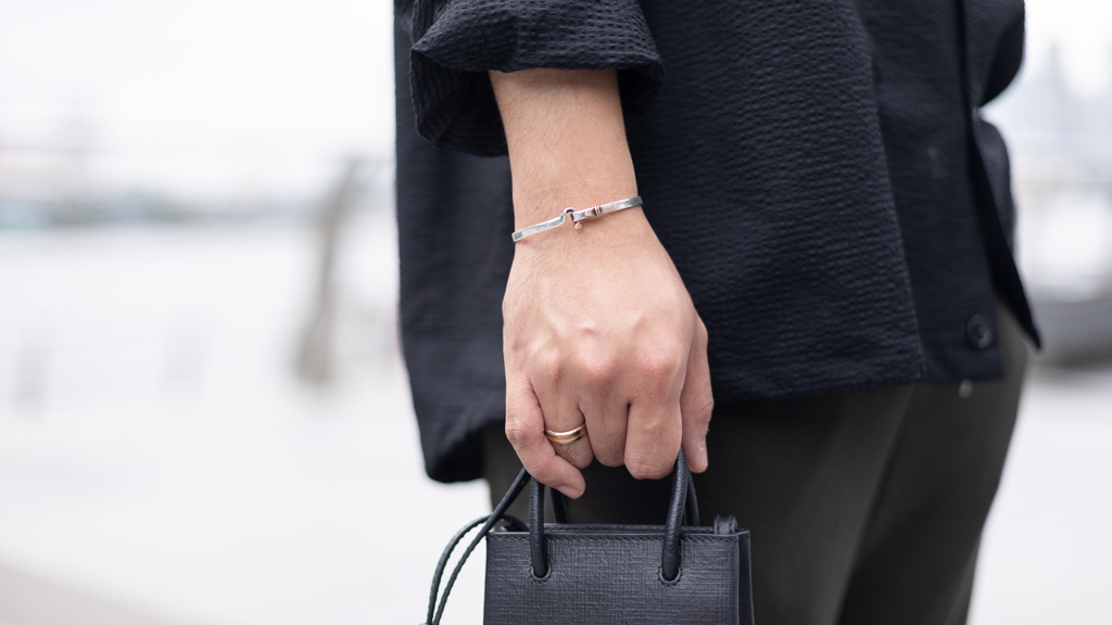 Justine-Sales-Shirt_Zara-Pants_Zara-Shoes_Adidas-Bracelet_Tiffany-Watch_Apple-Bag_Balenciaga-4