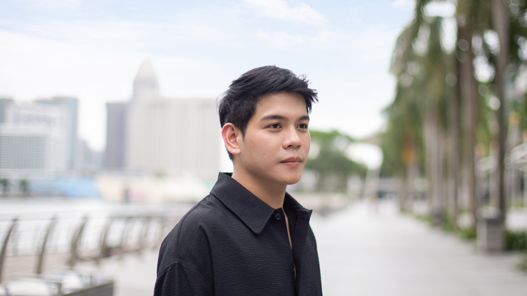 Justine-Sales-Shirt_Zara-Pants_Zara-Shoes_Adidas-Bracelet_Tiffany-Watch_Apple-Bag_Balenciaga-5