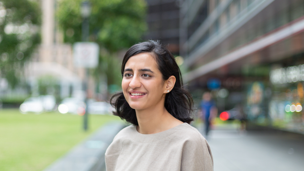 Kanika-Recruitment-Dress_Farfetch-Shoes_Massimo_Dutti-Bag_Celine-Earrings_The_Fonder_Diamond-5