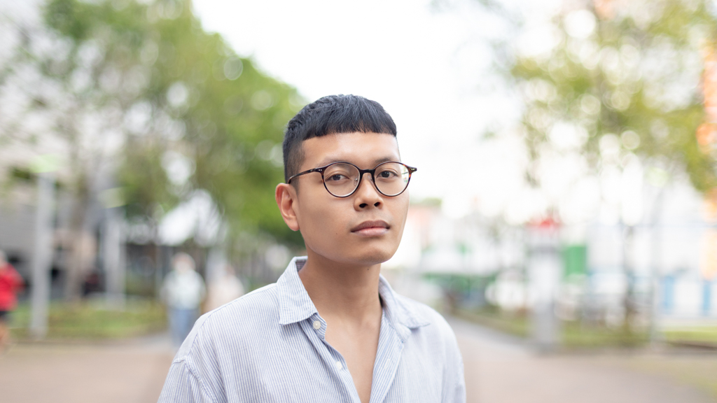 Rafi-Student-Top_Uniqlo-Pants_Uniqlo-Shoes_New_Balance-Bag_Beyond_The_Vines-14012022-UNIFORM-4