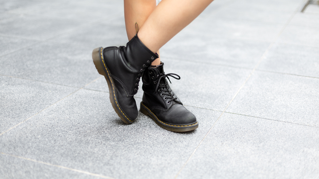 Arianna-Student-Boots_Dr_Martens-Socks_Calzedonia-2