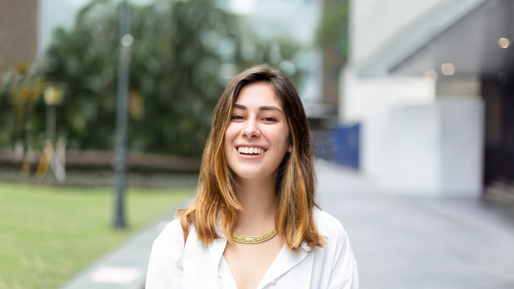 Arianna-Student-Boots_Dr_Martens-Socks_Calzedonia-5