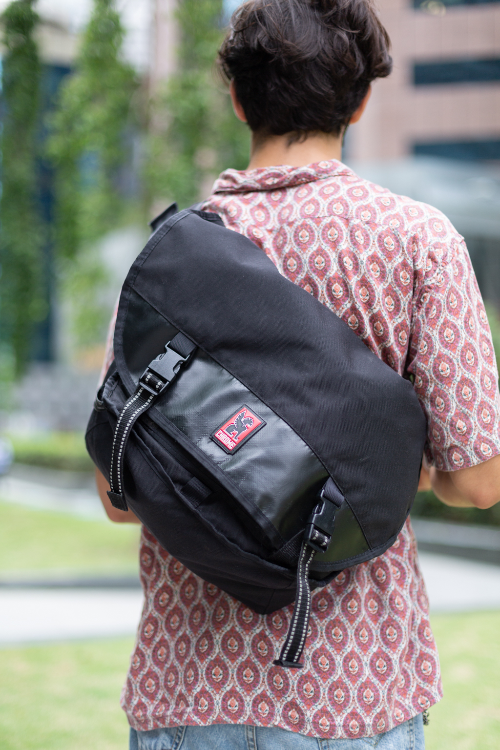 Leo-Student-Shirt_Levis-Jeans_Levis-Shoes_Nike-Bag_Chrome_Industry-Watch_Apple-3