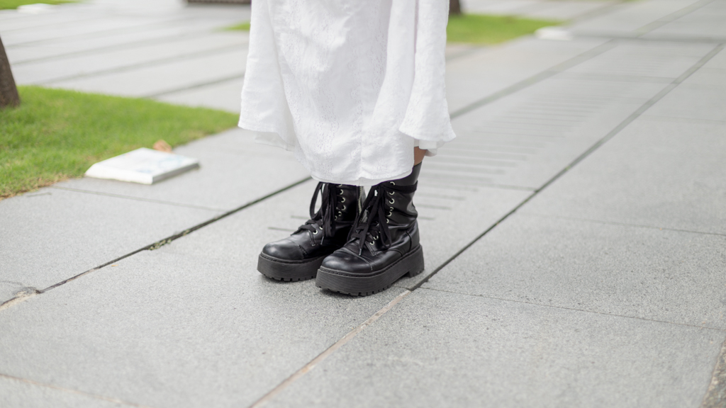 N-Lab_Assistant-Bag_Shopee-Dress_Impression_Affair-Boots_Dollskill-Glasses_Owndays-3