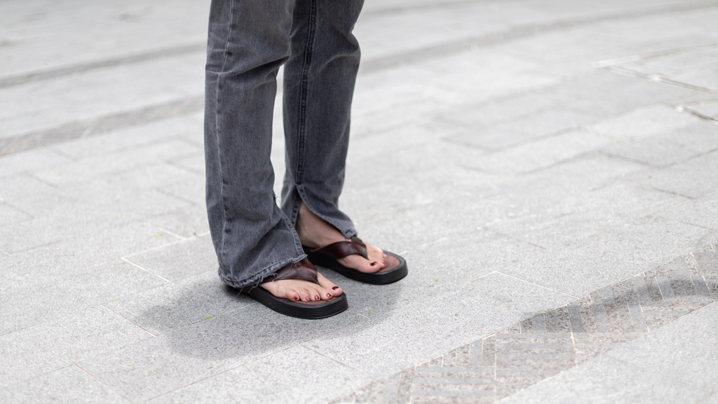 Vanina-Student-Shirt_Uniqlo-Watch_Rolex-Belt_Cruciani-Jeans_Zara-Shoes_Alohas-Bag_Dior-2