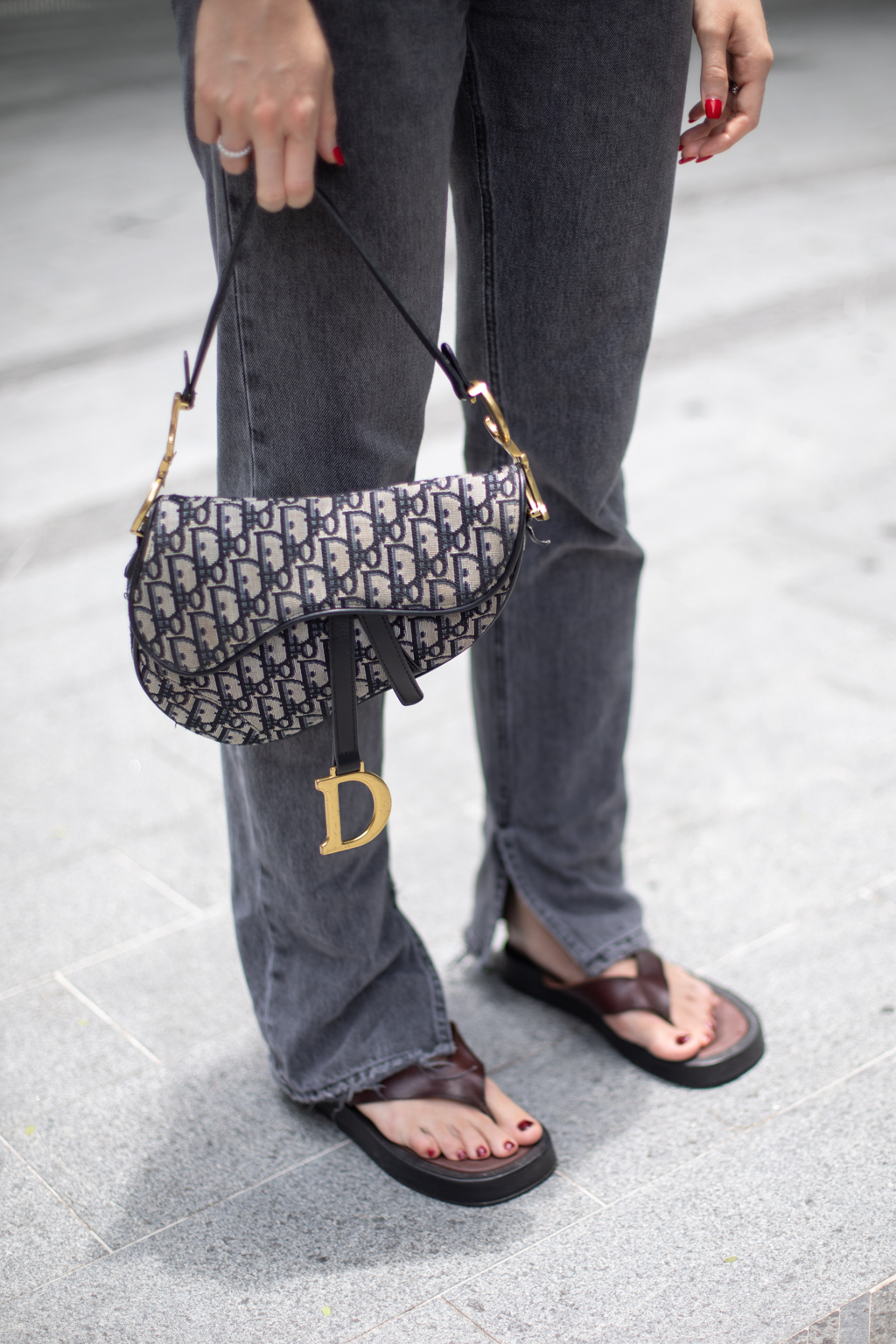 Vanina-Student-Shirt_Uniqlo-Watch_Rolex-Belt_Cruciani-Jeans_Zara-Shoes_Alohas-Bag_Dior-4