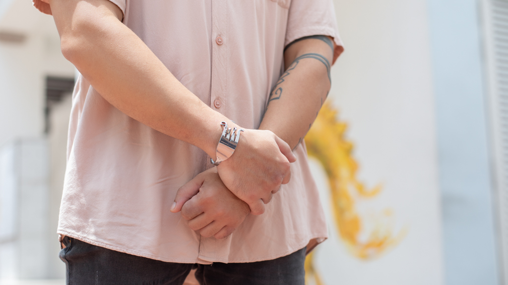 Justin-Bartender-Top_Cotton_On-Jeans_Human-Shoes_Camper-13042022-UNIFORM-3