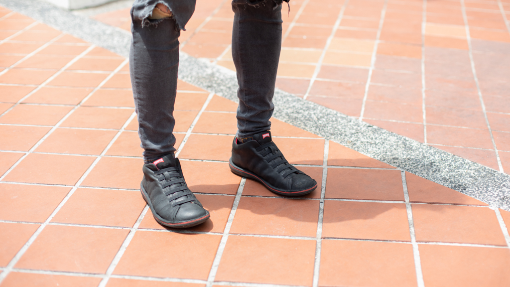 Justin-Bartender-Top_Cotton_On-Jeans_Human-Shoes_Camper-13042022-UNIFORM-4