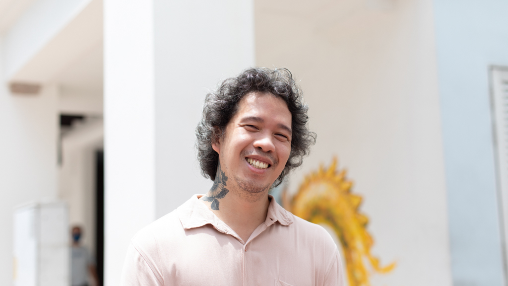 Justin-Bartender-Top_Cotton_On-Jeans_Human-Shoes_Camper-13042022-UNIFORM-5