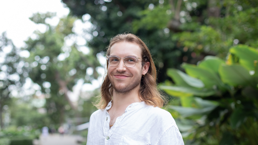 Lewis-Musician-Shoes_Dr_Martens-Belt_Junya_Watanabe_x_CDG-13042022-UNIFORM-5