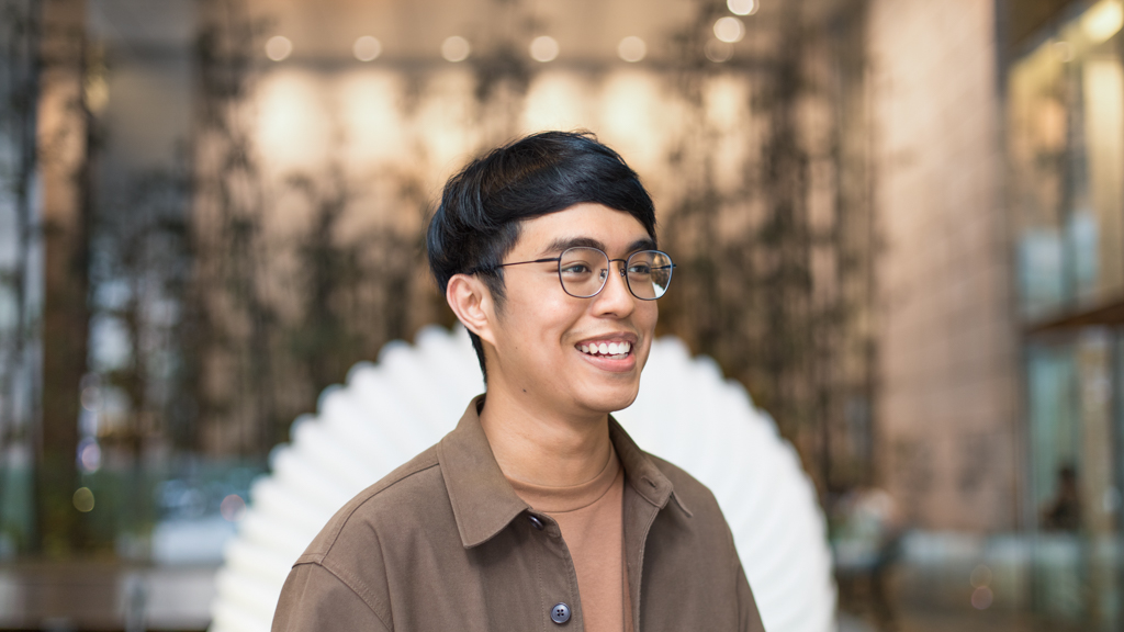 Aidil-Logistics_Coordinator-Top_Uniqlo-Outer_Uniqlo-Pants_Uniqlo-Shoes_Converse-Watch_G-Shock-Camera_Fujifilm-UNIFORM-27052022-4