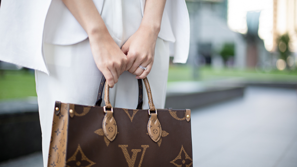 Faith-Associate_Director-Earrings_Taobao-Top_Taobao-Cape_Taobao-Pants_Shein-Heels_Taobao-Bag_Louis_Vuitton-UNIFORM-27052022-3