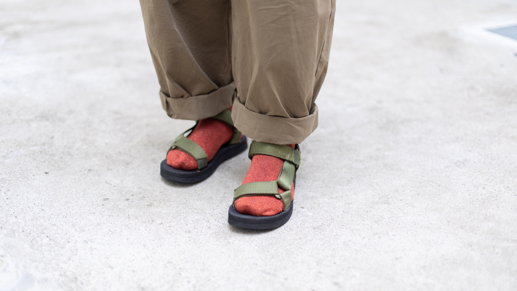 Kim-Writer-Top_Urban_Outfitters-Overalls_Crying_Center-Sandals_Taobao-Bag_Tyakasha-14042022-UNIFORM-2