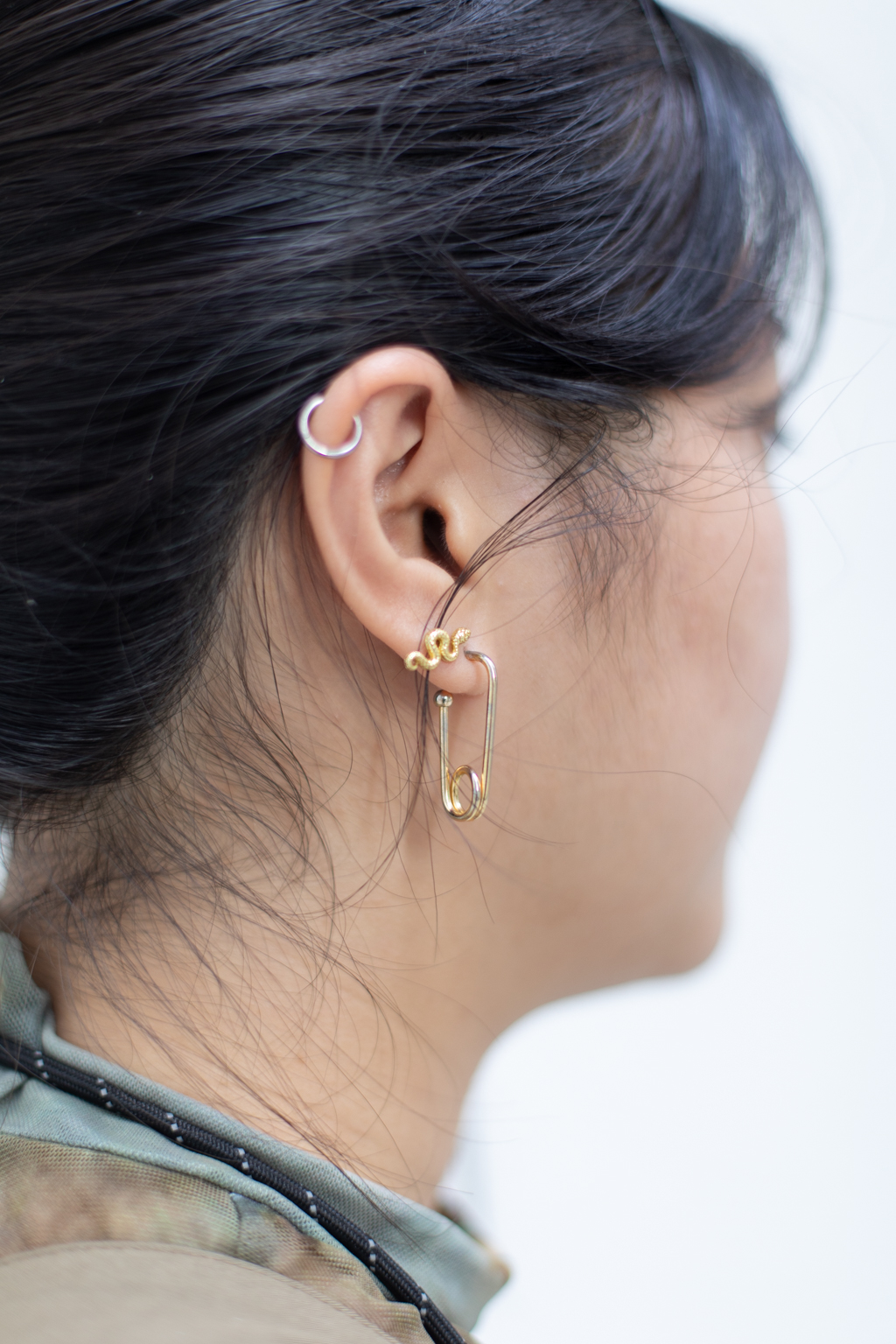 Kim-Writer-Top_Urban_Outfitters-Overalls_Crying_Center-Sandals_Taobao-Bag_Tyakasha-14042022-UNIFORM-6