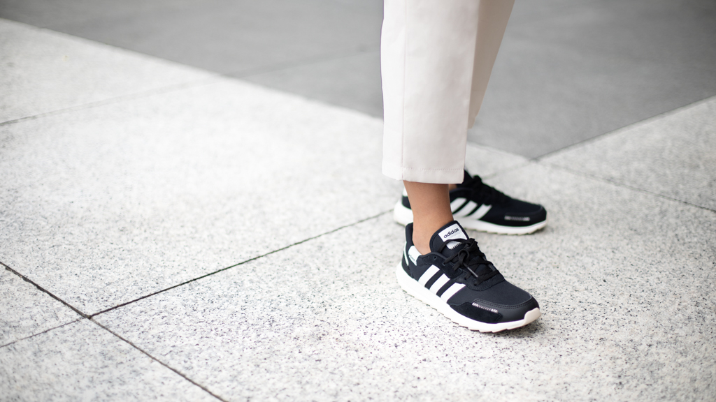 Pilar-Dermatologist-Bandana_HM-Watch_Swatch-Shoes_Adidas-Bag_Zara-UNIFORM-27052022-5