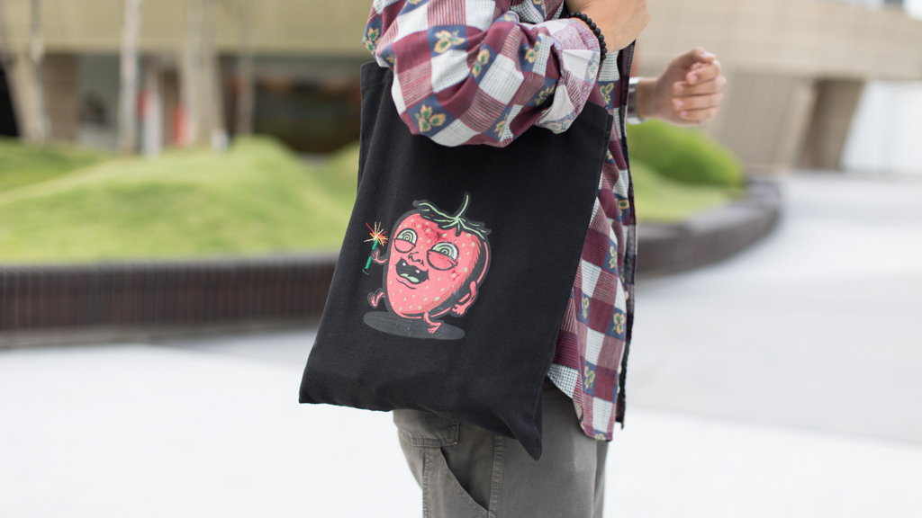 Ian-Lighting_Designer-Pants_Carhartt-Shoes_Converse-Bag_Patch_and_Punnet-Watch_Casio-UNIFORM-27052022-3