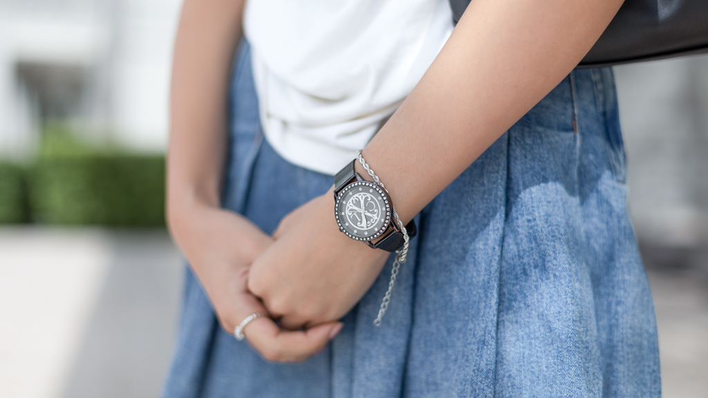 Jade-Student-Top_Vans-Skirt_HM-Shoes_Adidas-Bag_Cotton_On-Watch_Christian_Lacroix-Bracelet_Shein-UNIFORM-24062022-3