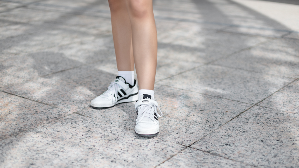 Jade-Student-Top_Vans-Skirt_HM-Shoes_Adidas-Bag_Cotton_On-Watch_Christian_Lacroix-Bracelet_Shein-UNIFORM-24062022-4