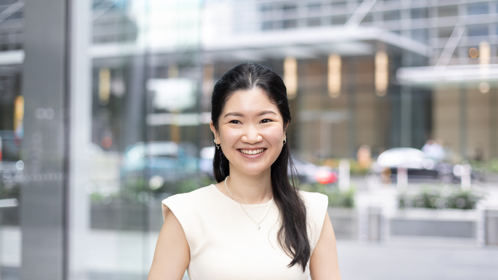 Klaudia-Lawyer-Top_Zara-Shoes_Clarks-Wallet_Braun_Buffel-Necklace_Monica_Vinader-UNIFORM-24062022-6