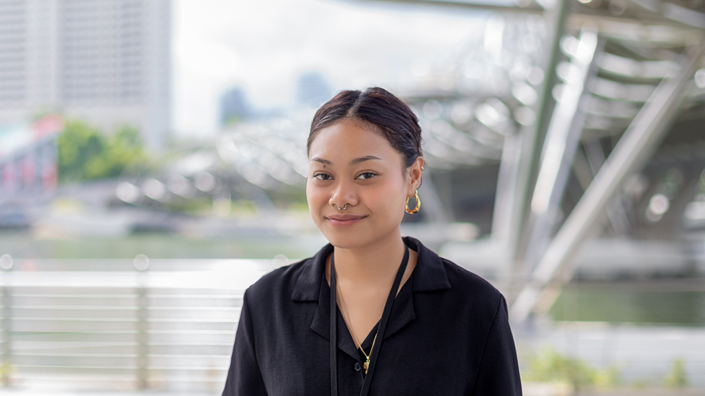 Rad-Education_Specialist-Top_Shopee-Pants_The_Editors_Market-Shoes_Dr_Martens-Necklace_Biella_Vintage-UNIFORM-24062022-6