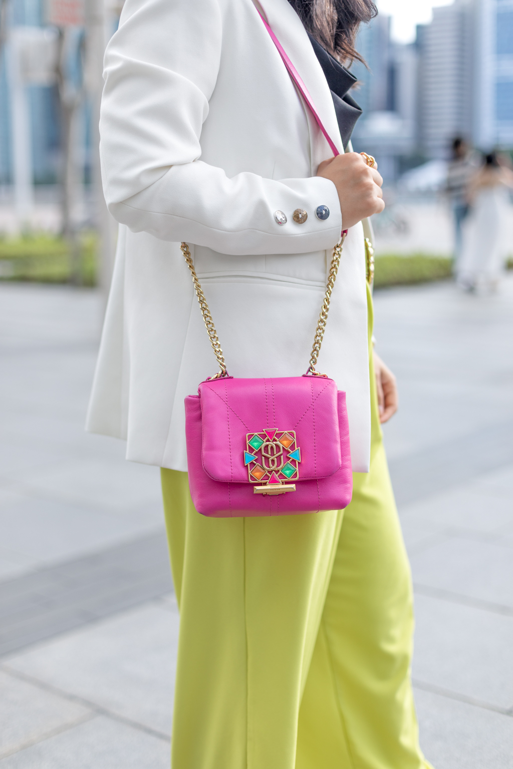 Bruna-Outer_Bianza-Shoes_Luiza_Barcelos-Bag_Schutz-UNIFORM-24062022-4