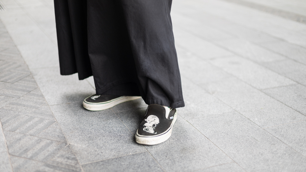 Amelia-Personal_Assistant-Top_Massimo_Dutti-Pants_Kaiffiyah-Shoes_Vans-Bag_Coach-Bracelt_Monica_Vinader-Rings_Monica_Vinader-UNIFORM-18082022-2