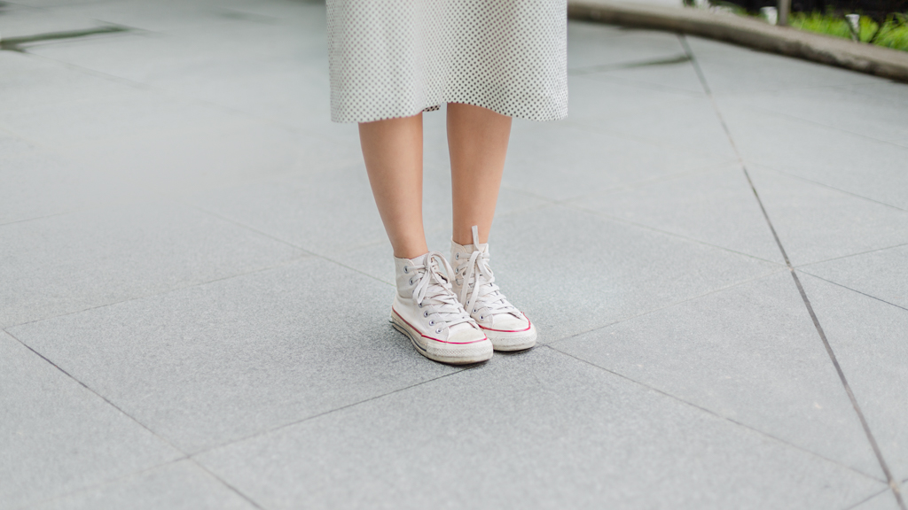 Edel-Visual_Merchandising-Top_GU-Earrings_HM-Skirt_HM-Shoes_Converse-Wallet_Bottega_Venetta-Watch_Obaku-UNIFORM-18082022-2