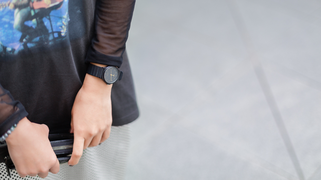 Edel-Visual_Merchandising-Top_GU-Earrings_HM-Skirt_HM-Shoes_Converse-Wallet_Bottega_Venetta-Watch_Obaku-UNIFORM-18082022-3