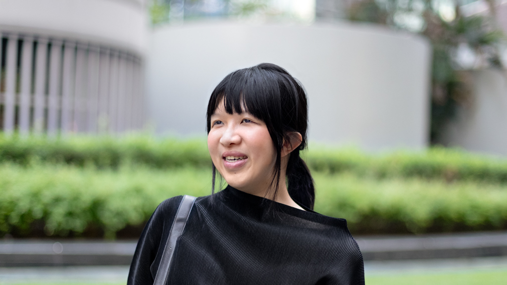 Su_Shan-Street_Style_Photographer-Cap_Idea-Top_Issey_Miyake-Belt_Calvin_Klein-Pants_Officine_Generale-Shoes_Valentino-Watch_Kenneth_Cole-Bag_Celine-Ring_SK_Jewellery-UNIFORM-1808-3