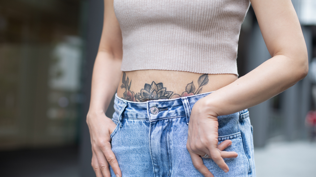 Jenny-Waitress-Top_Shein-Pants_Shein-Shoes_Converse-Ring_Shein-UNIFORM-14102022-3