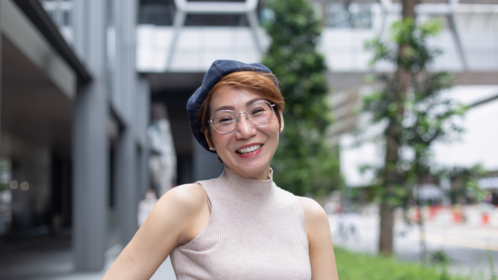 Jenny-Waitress-Top_Shein-Pants_Shein-Shoes_Converse-Ring_Shein-UNIFORM-14102022-4