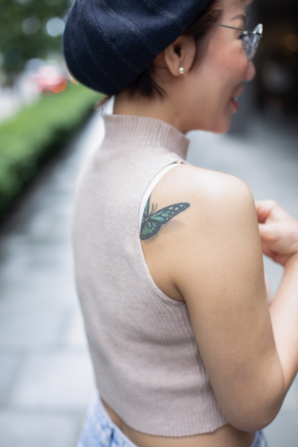 Jenny-Waitress-Top_Shein-Pants_Shein-Shoes_Converse-Ring_Shein-UNIFORM-14102022-5