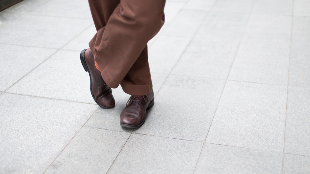 Hubert-Teacher-Shirt_Uniqlo-Vest_W._Armstrong__Son-Pants_Uniqlo-Watch_Apple-UNIFORM-24112022-3