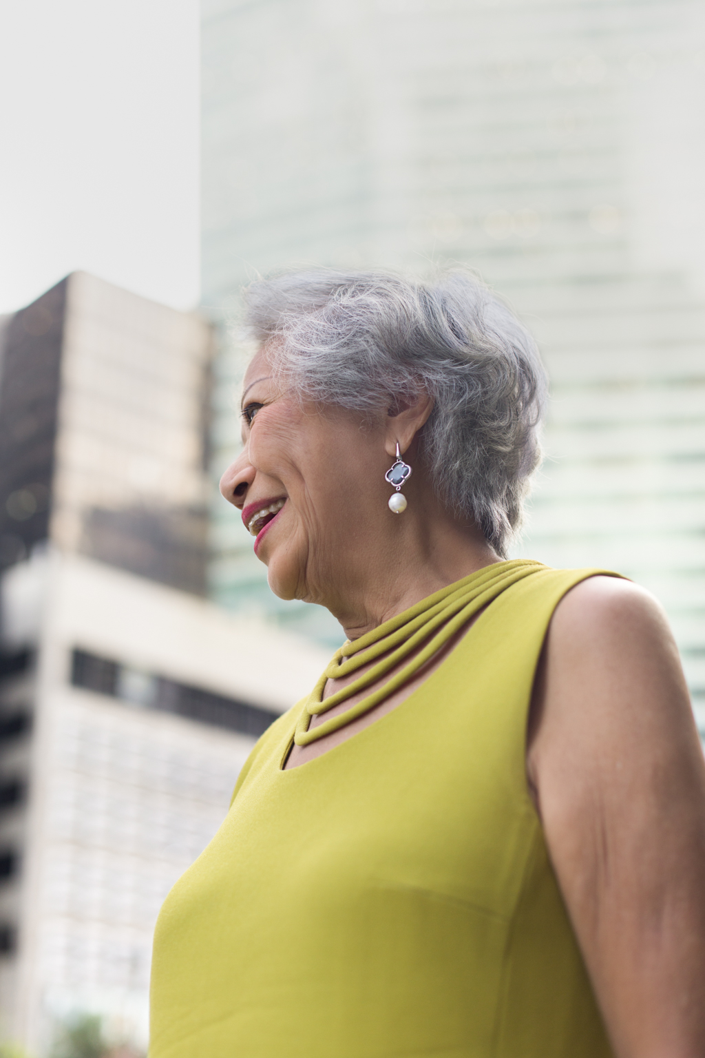 Vera-Retired-Dress_Diane_von_Furstenberg-Bag_Kate_Spade-Watch_Swatch-Shoes_Reebok-UNIFORM-24112022-2