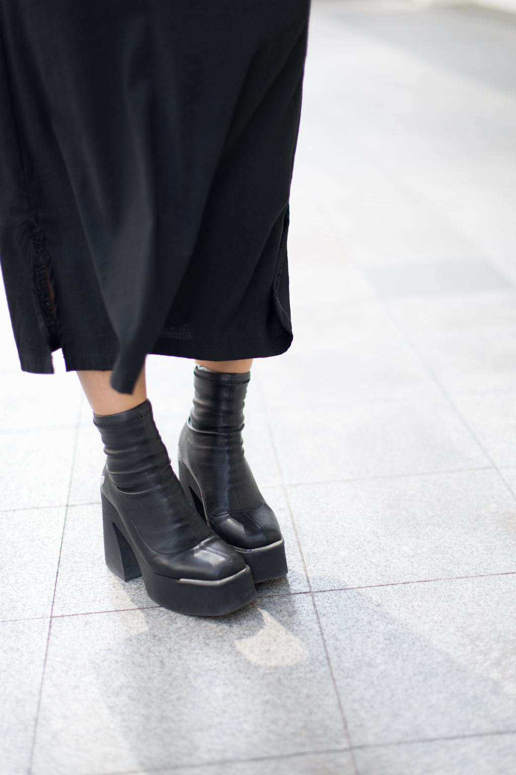 Kahmy-Jacket_Tommy_Hilfiger-Dress_Swapaholic-Shoes_Naked_Wolf-Sunglasses_Polaroid-UNIFORM-29112022-2