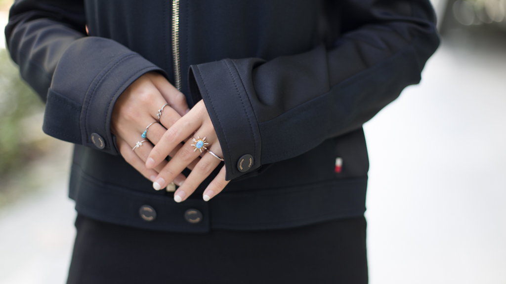 Kahmy-Jacket_Tommy_Hilfiger-Dress_Swapaholic-Shoes_Naked_Wolf-Sunglasses_Polaroid-UNIFORM-29112022-3