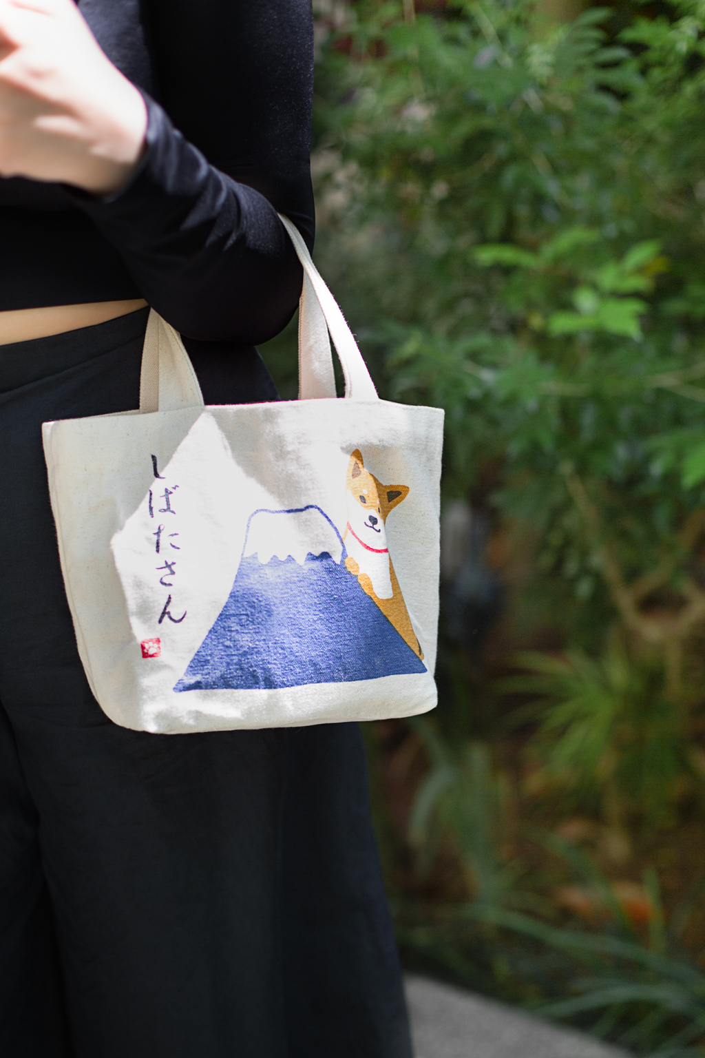 Bobbi-Media_Buyer-Earrings_Sadshrimps-Necklace_Taobao-Top_Uniqlo-Pants_COS-Boots_Fendi-UNIFORM-24112022-2