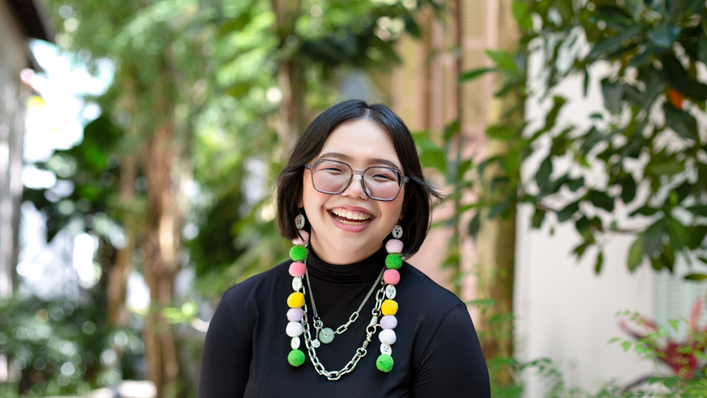 Bobbi-Media_Buyer-Earrings_Sadshrimps-Necklace_Taobao-Top_Uniqlo-Pants_COS-Boots_Fendi-UNIFORM-24112022-5