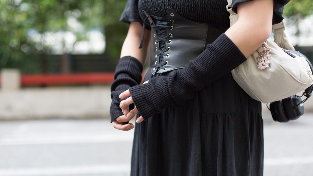 Soph-Student-Dress_The_Editors_Market-Bag_Uniqlo-Shoes_Dr._Martens-Necklace_Midnight_Dibs-Earring_Sambal__Mages-Headphones_Marshall-Pin_sadshrimps-UNIFORM-15012023-3