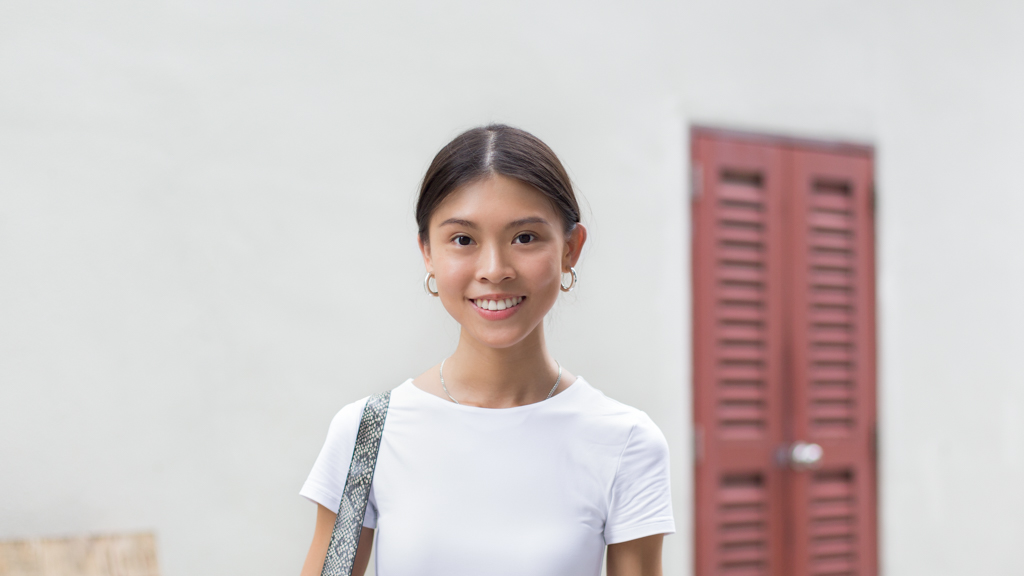 Annabelle-Fashion_Designer-Top_Aritzia-Skirt_Aritzia-Belt_Esprit-Shoes_The_Row-Bag_Guess-Necklace_Maria_Black-UNIFORM-10032023-51