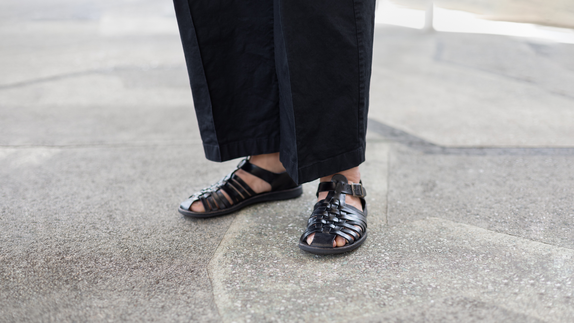 Chuanda-Artist-Glasses_Tart-Shirt_Calvin_Klein-Pants_Y-3-Watch_Apple-UNIFORM-10032023-3