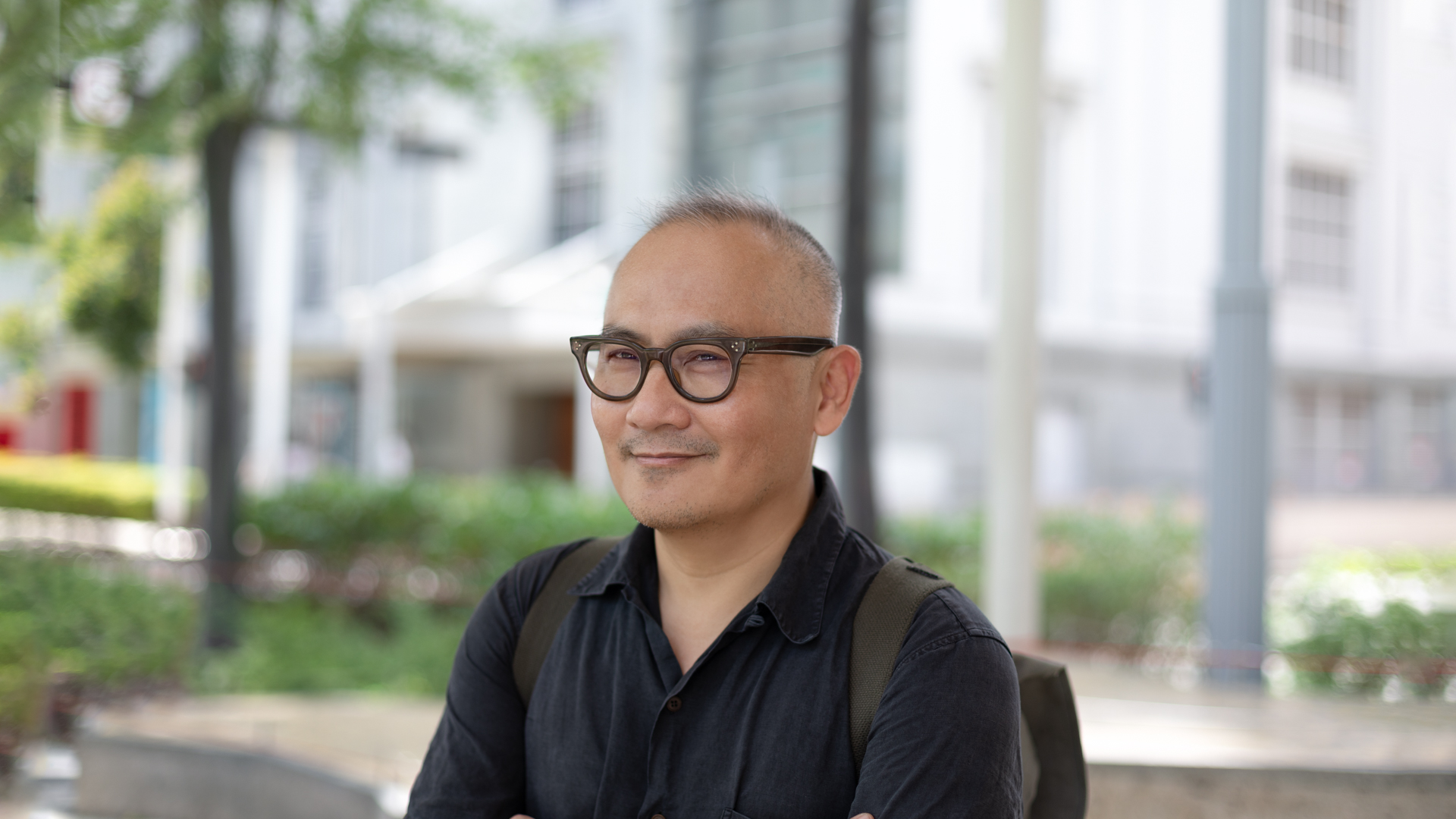 Chuanda-Artist-Glasses_Tart-Shirt_Calvin_Klein-Pants_Y-3-Watch_Apple-UNIFORM-10032023-4