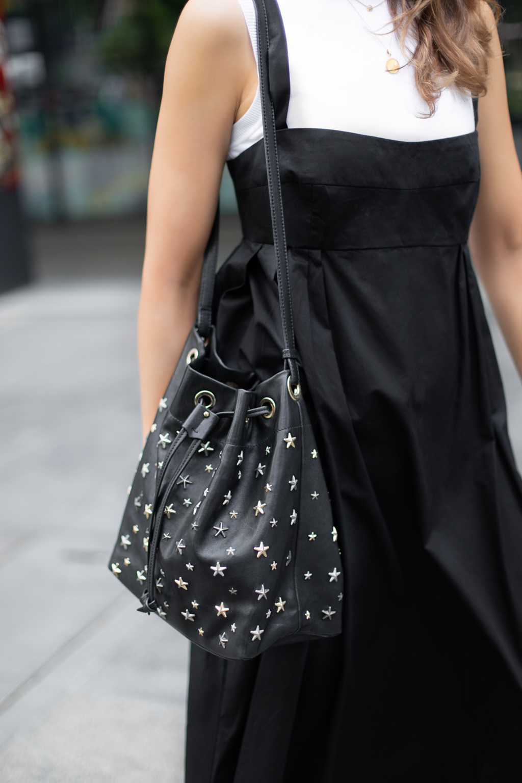 Hiromi-Healing_Therapist-Top_Zara-Dress_Zara-Shoes_Converse-Necklace_Dior-Bag_Jimmy_Choo-Watch_Apple-UNIFORM-24112022-3