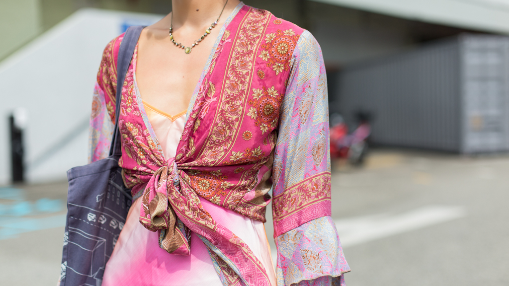 Isa-Artist-Top_Moon_Bazaar-Dress_BCBGeneration-Shoes_Adidas-UNIFORM-15012023-4