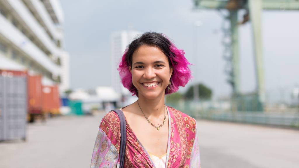 Isa-Artist-Top_Moon_Bazaar-Dress_BCBGeneration-Shoes_Adidas-UNIFORM-15012023-5