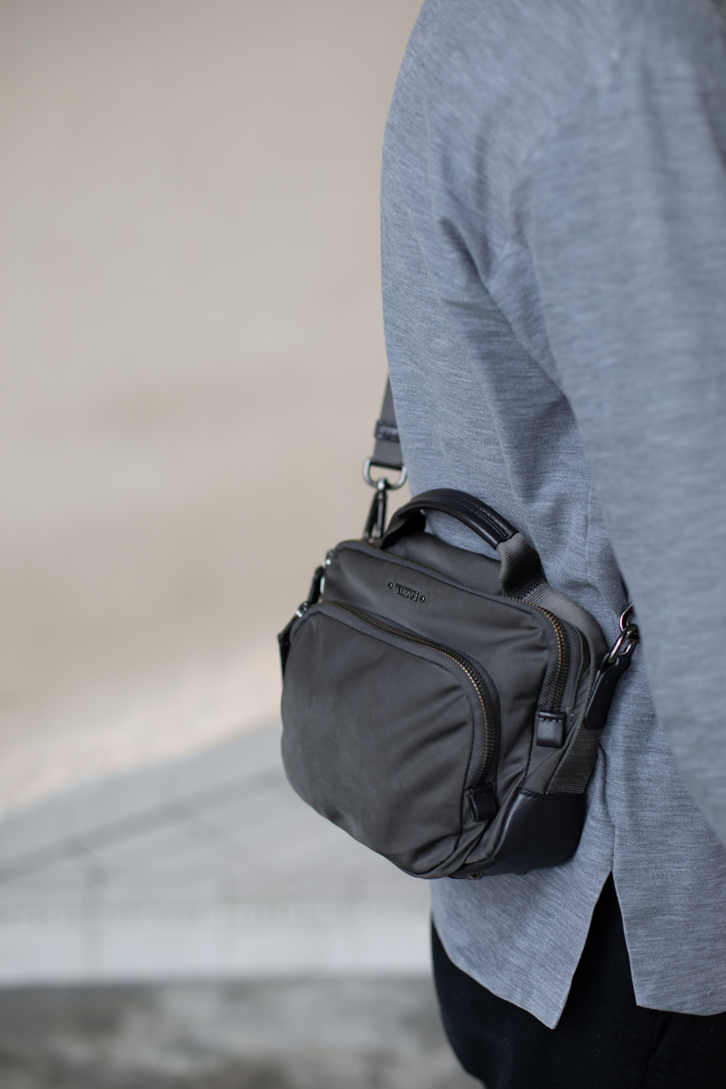 Ken-Architect__Entrepreneur-Top_In_Good_Company-Pants_Chocoolate-Bag_Tumi-Shoes_Nike-UNIFORM-31012023-3